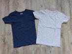 2 basic t-shirts met V-hals maat 122/128, Ophalen of Verzenden, Zo goed als nieuw