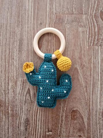 Gehaakte bijtring cactus met rammelkraal  beschikbaar voor biedingen