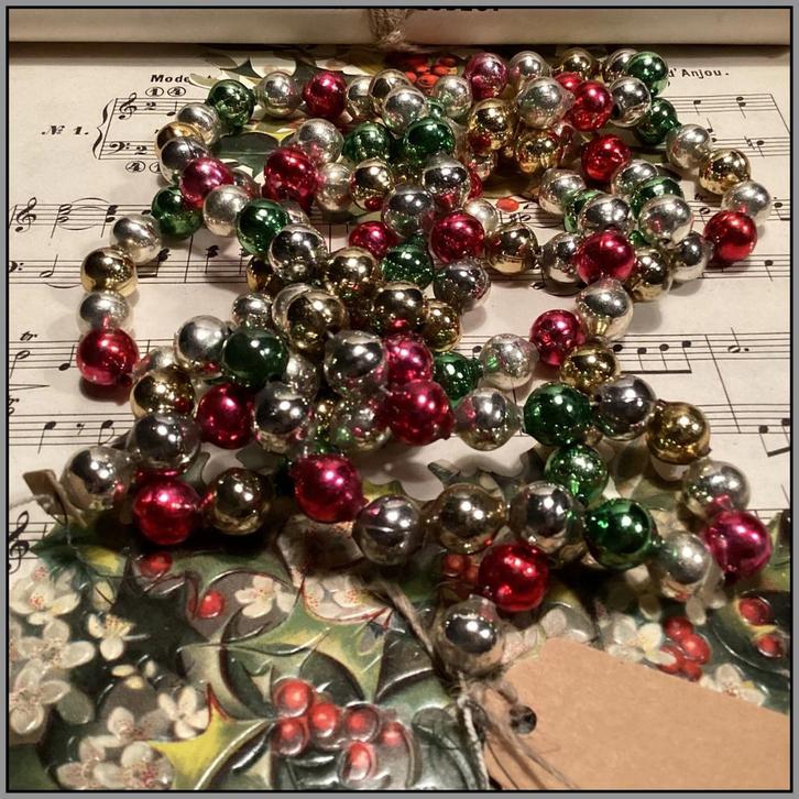 Antiek glazen kerstslinger groen rood zilver gouden kralen, Diversen, Kerst, Gebruikt, Ophalen of Verzenden