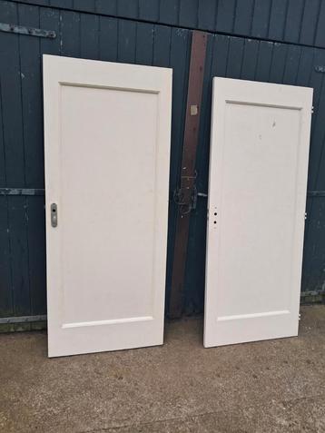 2 oude houten paneel deuren  beschikbaar voor biedingen