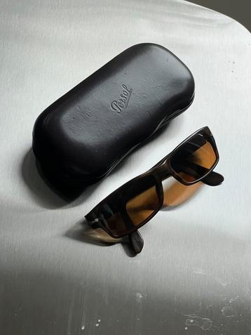 Persol bruine 2747 zonnebril beschikbaar voor biedingen