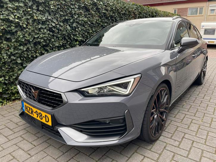 Cupra Leon Sportstourer V4 310pk Dsg Sport Performance, Auto's, Cupra, Bedrijf, 4x4, ABS, Achteruitrijcamera, Adaptieve lichten