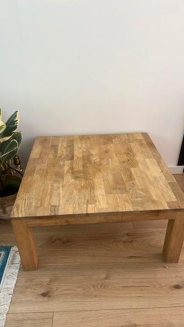 Massief houten tafeltje GRATIS OP TE HALEN beschikbaar voor biedingen