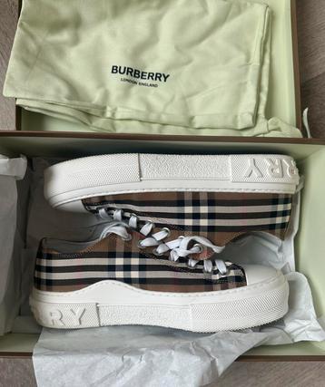 Burberry sneakers, maat 40 beschikbaar voor biedingen