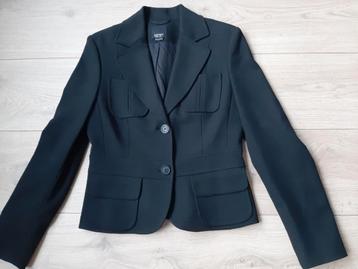 Zwarte blazer (kreukt niet) beschikbaar voor biedingen