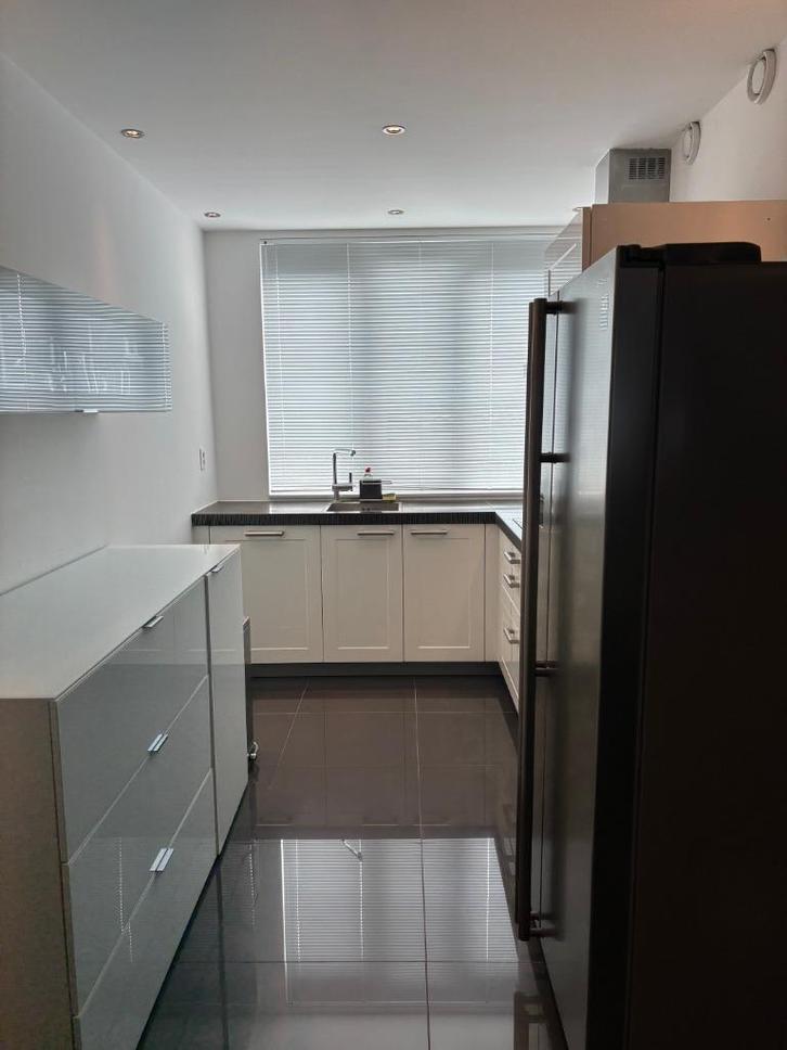 Nette Hoogglans wit Keuken met AEG/Siemens/Samsung apparaten, Huis en Inrichting, Keuken | Complete keukens, Zo goed als nieuw