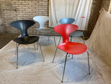 4 Originele Ross Lovegrove Orbit Stoelen Bernhardt USA beschikbaar voor biedingen