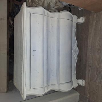 Buikkastje  beschikbaar voor biedingen