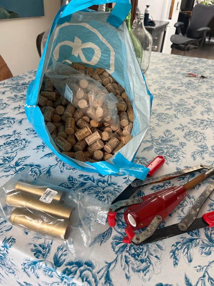 Wijnkurken set met kurkapparaat en krimpfolie, Verzamelen, Wijnen, Gebruikt, Ophalen of Verzenden