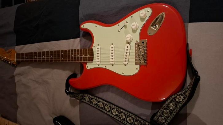 Squier FSR classic vibe 60's stratocaster fiesta red, Muziek en Instrumenten, Snaarinstrumenten | Gitaren | Elektrisch, Zo goed als nieuw