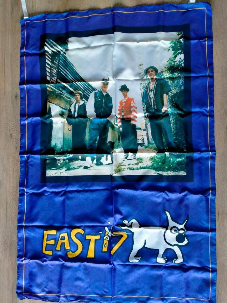 East17 East 17 boyband muziek pop groep vintage vlag band, Verzamelen, Muziek, Artiesten en Beroemdheden, Zo goed als nieuw, Overige typen
