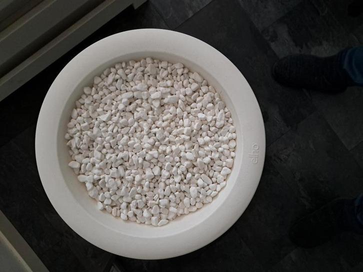 Te koop aangeboden ELHO bloembak rond., Tuin en Terras, Bloembakken en Plantenbakken, Zo goed als nieuw, Kunststof, Binnen, Balkon