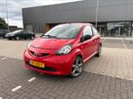 Toyota Aygo 1.0 12V Vvt-i 3DRS MMT 2006 Rood Nieuw APK, Voorwielaandrijving, 4 stoelen, 68 pk, Handgeschakeld