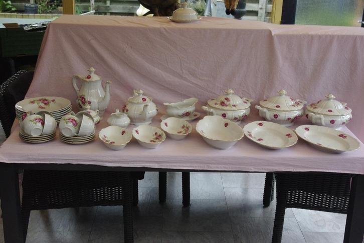 Roosjes servies, Antiek en Kunst, Antiek | Servies compleet, Ophalen of Verzenden
