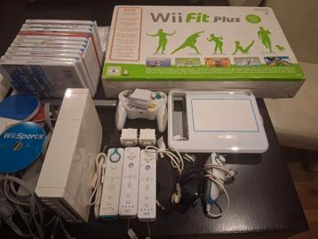 Wii compleet met spellen en Wii fit en accessoires  beschikbaar voor biedingen