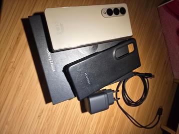 Samsung Galaxy Z Fold 4 - 1TB in Stunning Beige beschikbaar voor biedingen