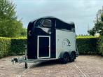 Mooie 1.5 paards Cheval Liberte vol aluminum met zadelkamer