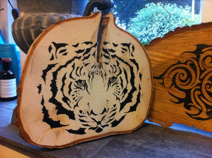 Houten schijf met tijger erop geschilderd, Huis en Inrichting, Woonaccessoires | Wanddecoraties, Nieuw, Ophalen of Verzenden