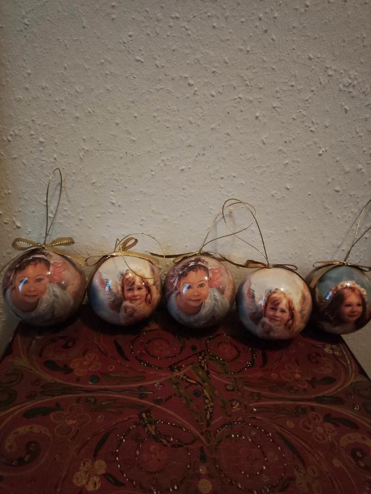 Vijf prachtige kerstballen met kindergezichtjes, Diversen, Kerst, Verzenden