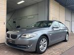 BMW 5-Serie 528I 180KW Sedan Aut8 2012 Grijs Nieuwe APK, Auto's, Automaat, 2000 kg, Bedrijf, Zilver of Grijs