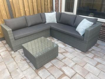 Loungeset goede staat beschikbaar voor biedingen