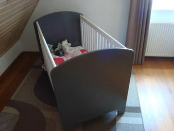 Spijlenbedje / kinderbedje met zgan ABZ poly clean matras. beschikbaar voor biedingen