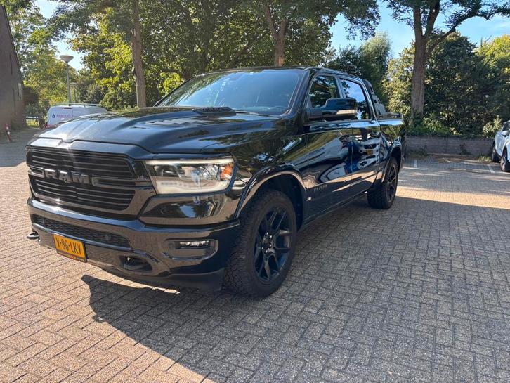 DODGE RAM LARAMIE BLACK LPG 5.7 HEMI PANO/HUD/ H&K, Auto's, Bestelauto's, Particulier, 360° camera, 4x4, ABS, Achteruitrijcamera