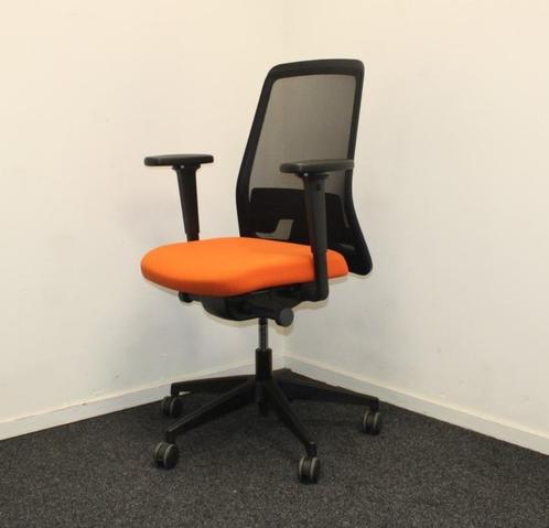 Interstuhl EVERYis1 bureaustoel, Zwarte netweave rug, Oranje, Huis en Inrichting, Bureaustoelen, Gebruikt, Bureaustoel, Oranje