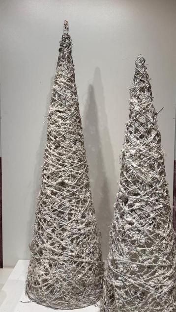 Set van 2 verlichte kerstbomen van takken | max 1m10 x 35 cm beschikbaar voor biedingen