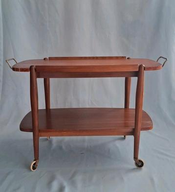 Vintage Trolleytafel Johan Wulfers beschikbaar voor biedingen