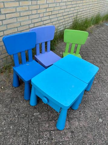 kinder tafel en stoel beschikbaar voor biedingen