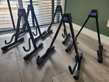 K&M Gitaarstandaards Te Koop - Elektrisch & Akoestisch beschikbaar voor biedingen