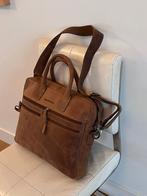 Nieuwe en stijlvolle cognac kleurige suede laptoptas 17 inch, Computers en Software, Laptoptassen, Ophalen of Verzenden, 17 inch of meer