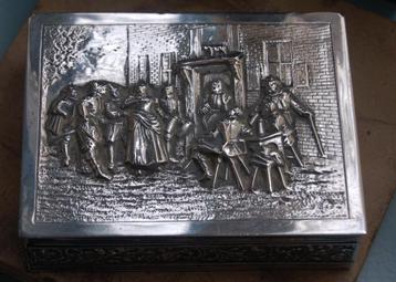 ZZ: zilveren Tabaksdoos Met Oud Hollandse Voorstelling 1928 beschikbaar voor biedingen