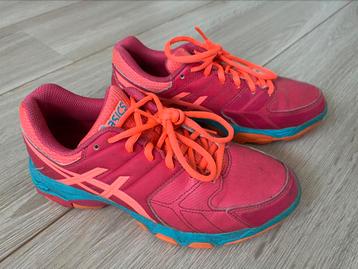 Nette Asics hockeyschoenen maat 36 beschikbaar voor biedingen