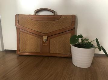 Vintage leather satchel bag beschikbaar voor biedingen