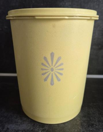 Tupperware trommel met sterdeksel Geel met Grijze bloem beschikbaar voor biedingen