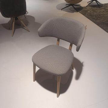 6 Eetkamerstoelen Toro  beschikbaar voor biedingen