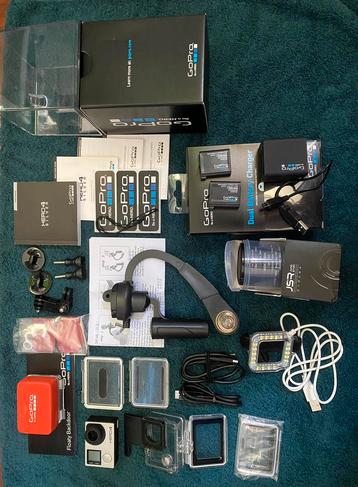 Gopro hero 4 met veel accesoires beschikbaar voor biedingen