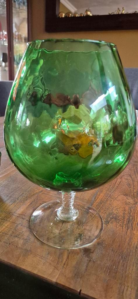 Groene vintage Glazen Vaas op Voet empolli schaal, Antiek en Kunst, Antiek | Glas en Kristal, Ophalen of Verzenden