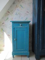~ mooi oud nachtkastje, bricbracbrocante ~, Ophalen