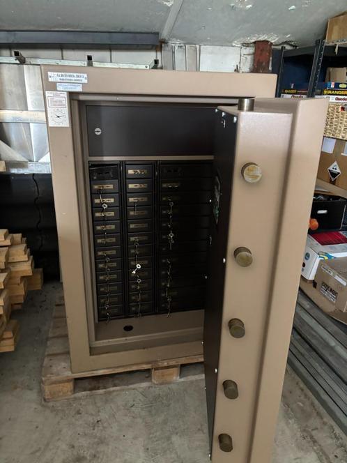 2500a3000kg zware bankkluis met interne kluisjes, Huis en Inrichting, Brandblussers en Brandkasten, Gebruikt, Brandkast, Ophalen