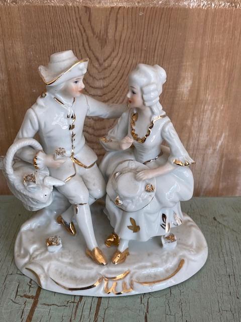 Vintage barok beeldje wit porselein. Man vrouw koppelstel, Antiek en Kunst, Antiek | Porselein, Ophalen