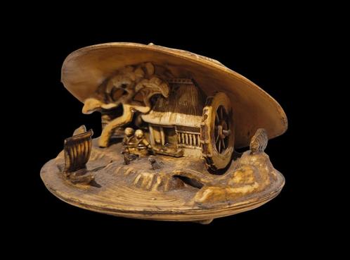 Een betoverend Japans miniatuur landschap in een schelp, Antiek en Kunst, Antiek | Overige Antiek, Ophalen of Verzenden