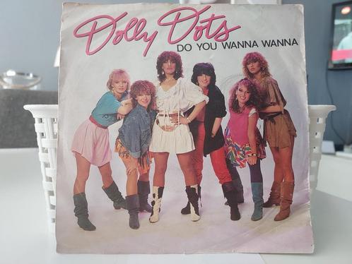 7" Single Dolly Dots - Do You Wanna Wanna / Keep On Doing It, Cd's en Dvd's, Vinyl Singles, Gebruikt, Single, Pop, 7 inch, Verzenden