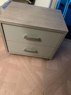 Nachtkastje, Huis en Inrichting, Slaapkamer | Nachtkastjes, Ophalen, Zo goed als nieuw, Minder dan 45 cm