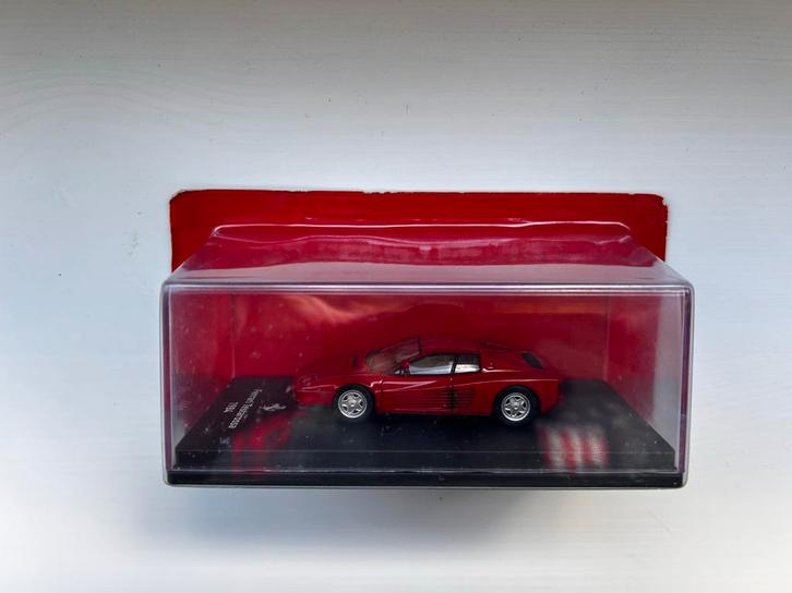 Ferrari Testarossa (1984) Ferrari GT collectie 1/64 nieuw, Hobby en Vrije tijd, Modelauto's | Overige schalen, Nieuw, Auto, Ophalen of Verzenden