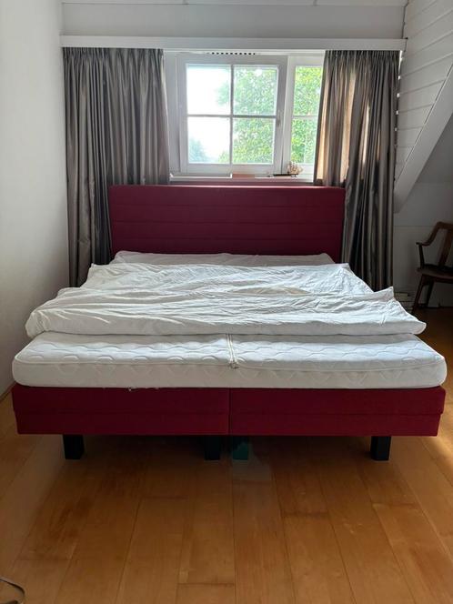 Sierlijk Bordeauxrood Posseidon waterbed 180x220, Huis en Inrichting, Slaapkamer | Waterbedden, Gebruikt, Duo-systeem, 180 cm