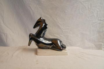 Paard liggend  ( Porselein beschikbaar voor biedingen