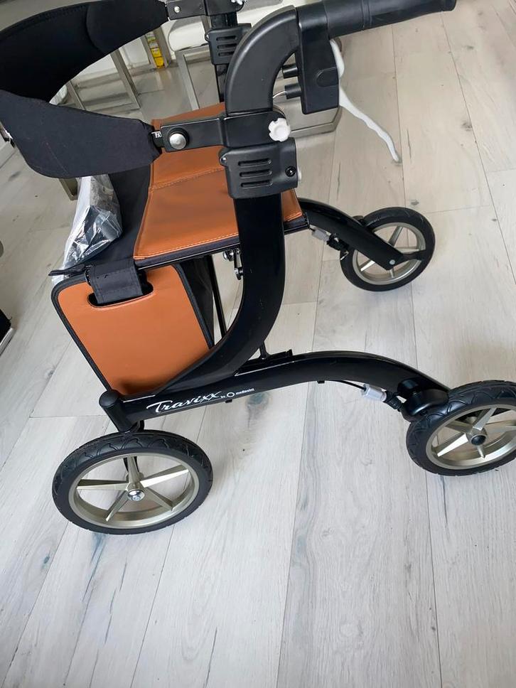 Rollator TRAVIXX de luxe, Diversen, Rollators, Zo goed als nieuw, Lichtgewicht, Opvouwbaar, Ophalen of Verzenden